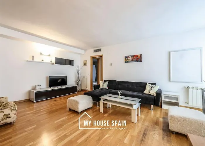 MyHouseSpain - Apartamento con Parking Caja Mágica